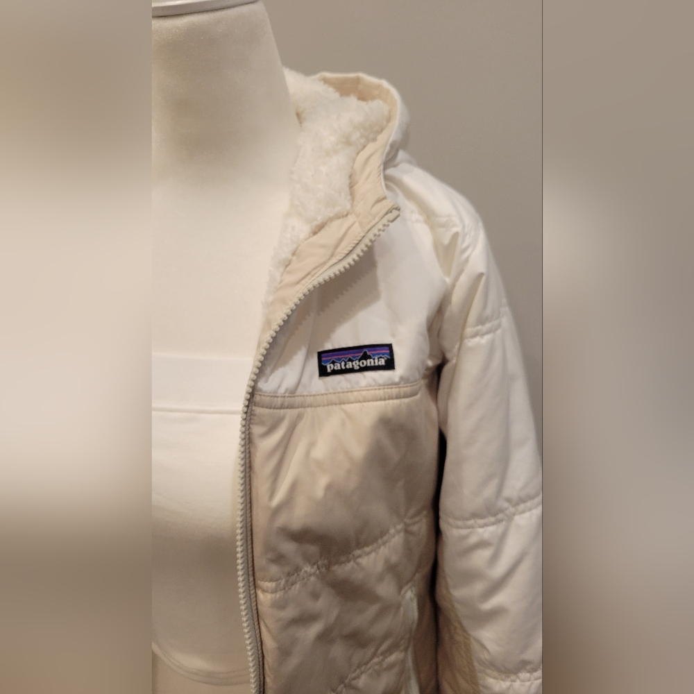 Patagonia Hooded Reversible Beige down jacket ,(Full Zip) Girls Size XL 14 - Picture 4 of 10
